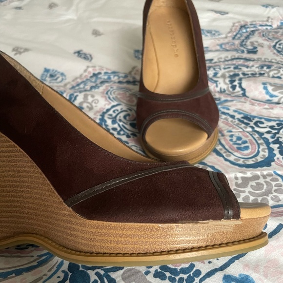 Brown peep toe Apostrophe wedge heels - Picture 4 of 6